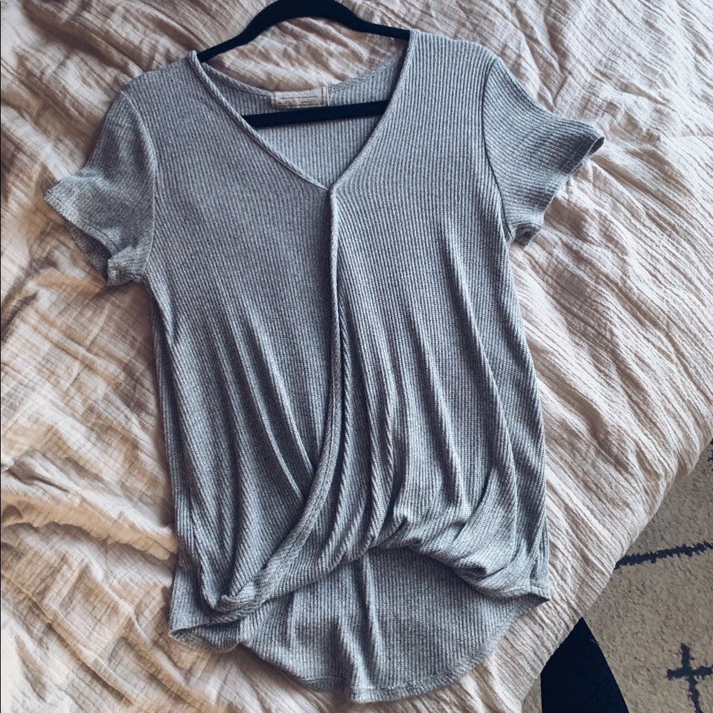 Sinuous top